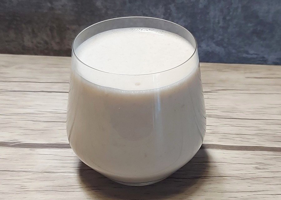 Banana and oat smoothie