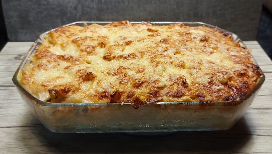 Pasta gratin with béchamel sauce