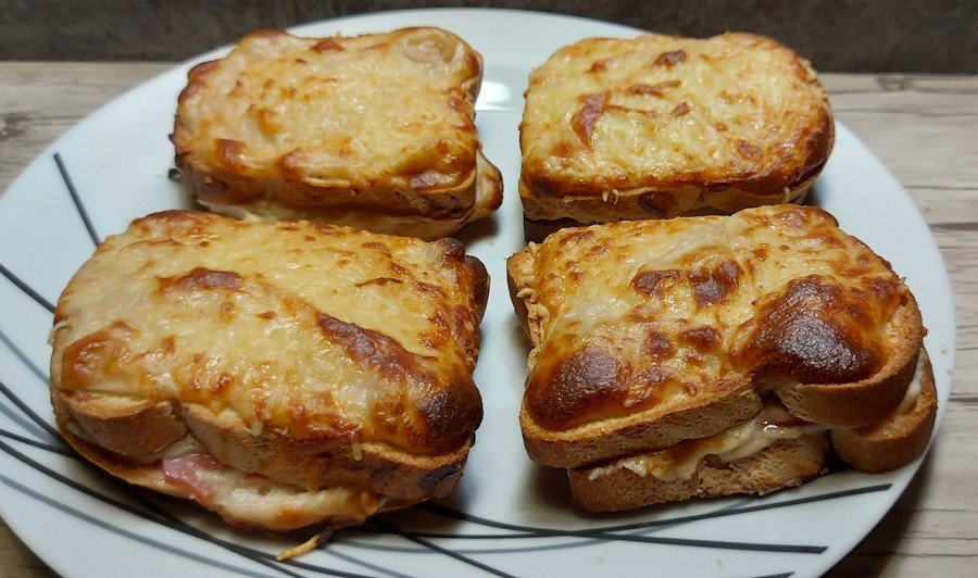 Croque Monsieur - Ham and Cheese Sandwich